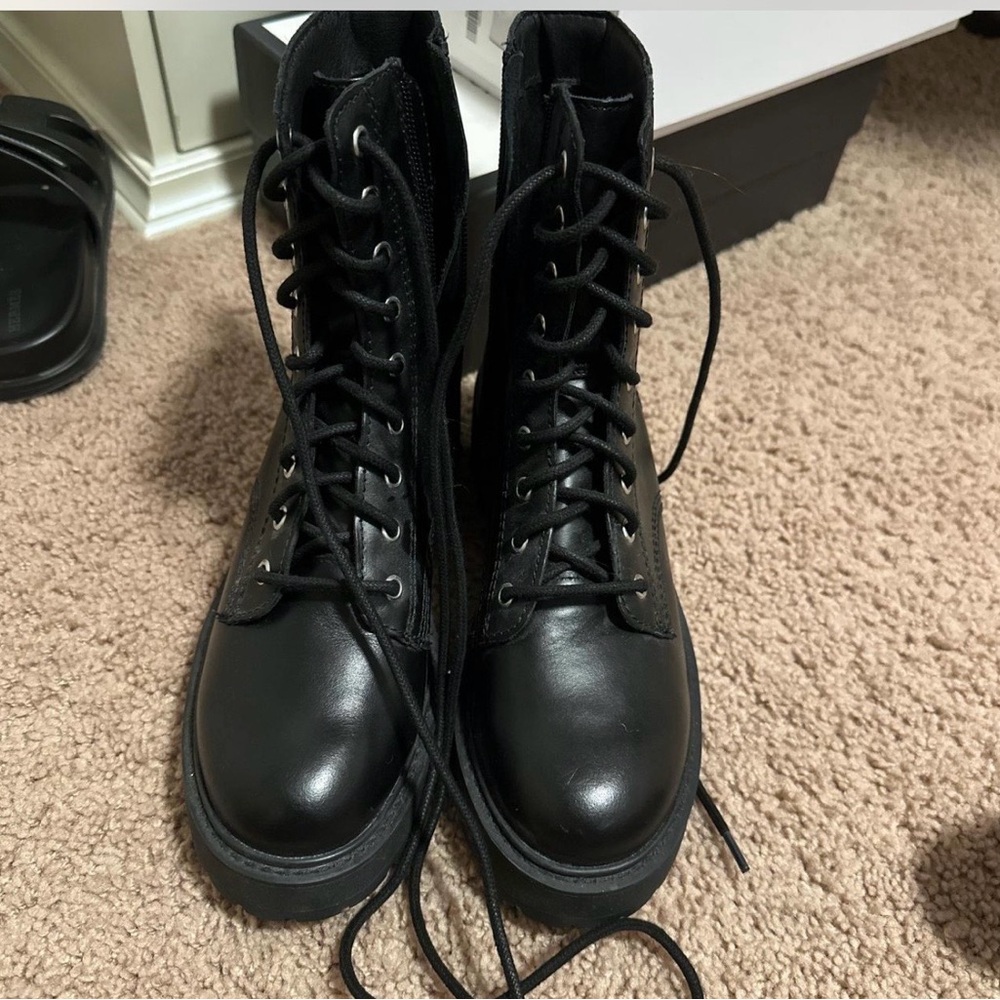 Steve Madden Boots - Picture 2 of 4